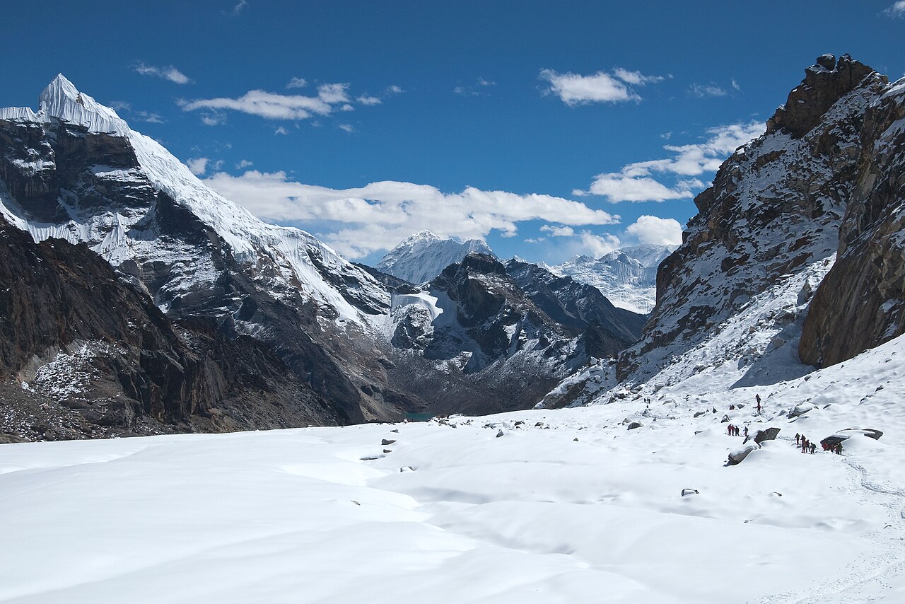 Campo glacial no Himalaia do Nepal