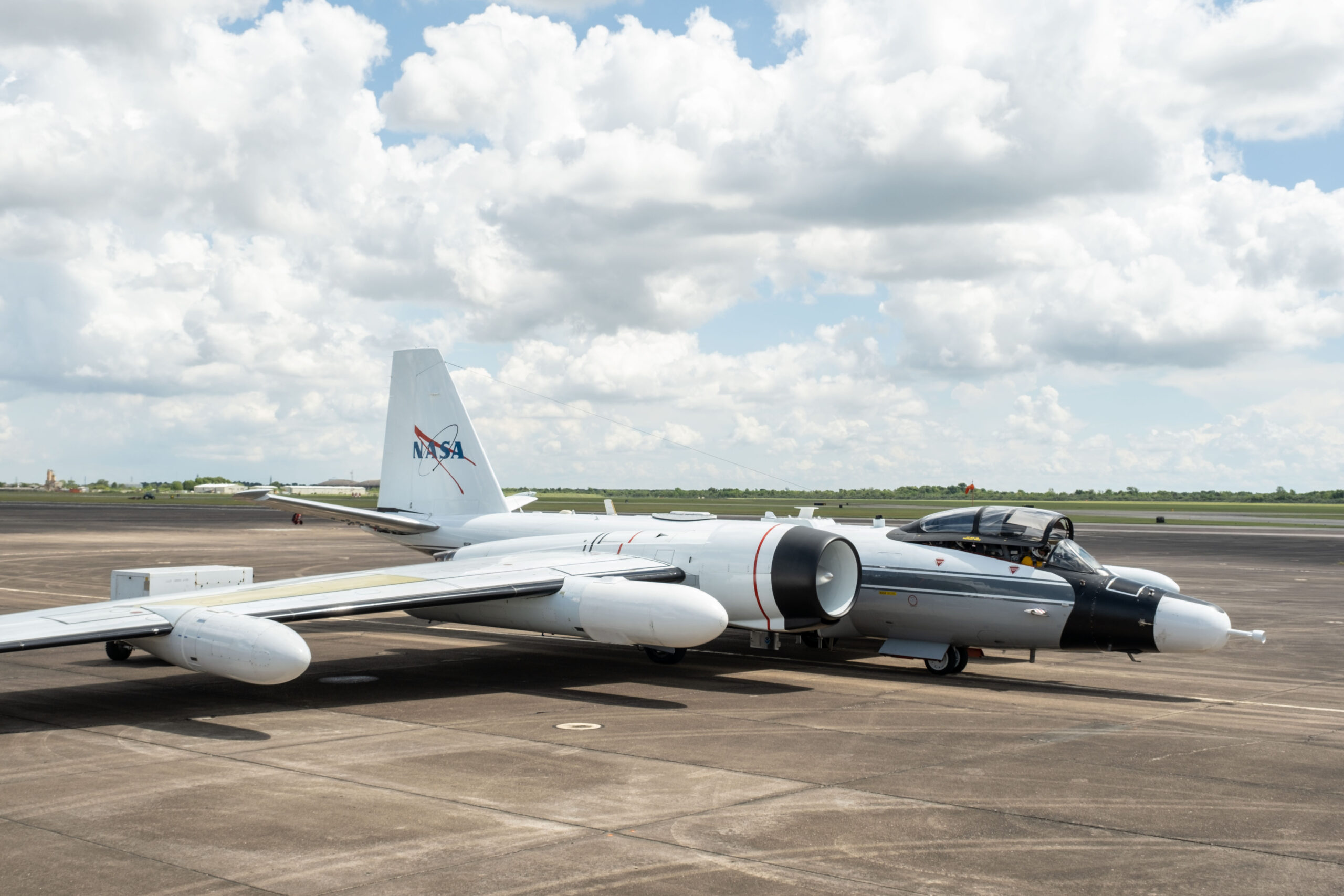Avião da NASA persegue sombra da Lua para estudar a coroa solar