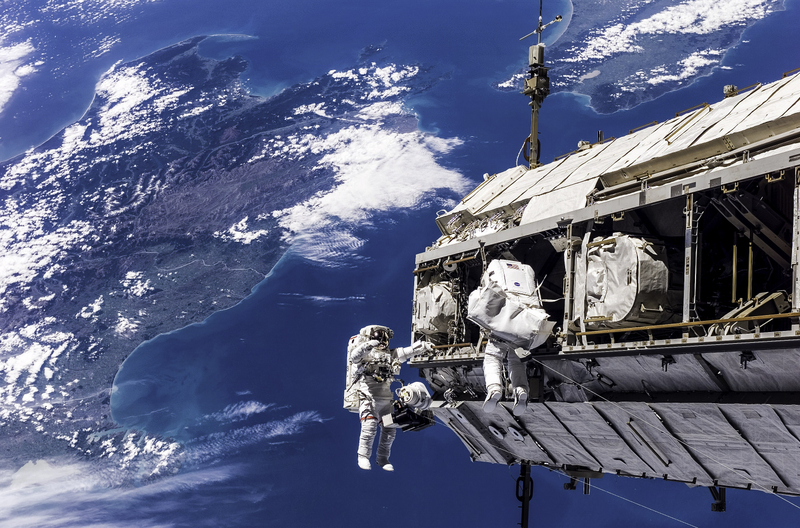 NASA programa caminhada espacial para manutenção da Estação Espacial Internacional