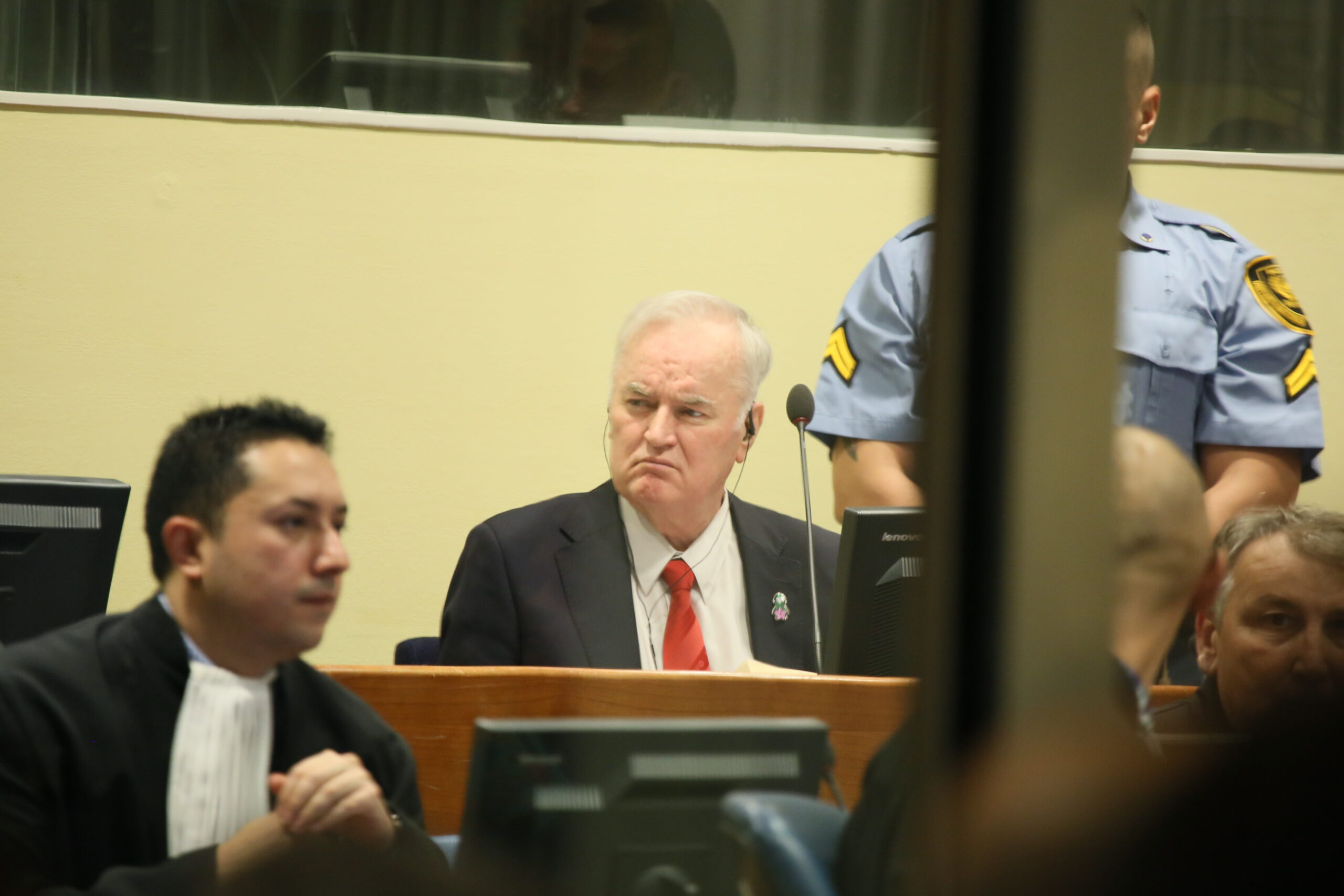 O encontro com o “Carniceiro da Bósnia”: as memórias de Allan Little sobre Ratko Mladić