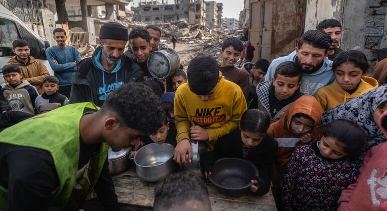 Crise humanitária em Gaza: ajuda chega a centenas de milhares de pessoas em meio à grave insegurança alimentar