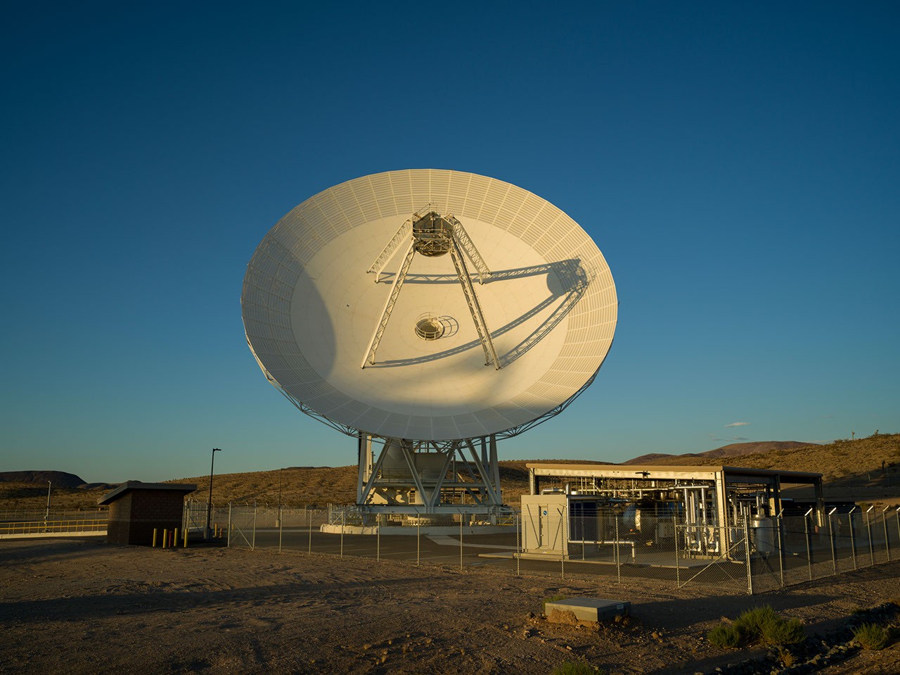 Nova antena DSS-23 da Rede de Espaço Profundo da NASA entra em operação na Califórnia
