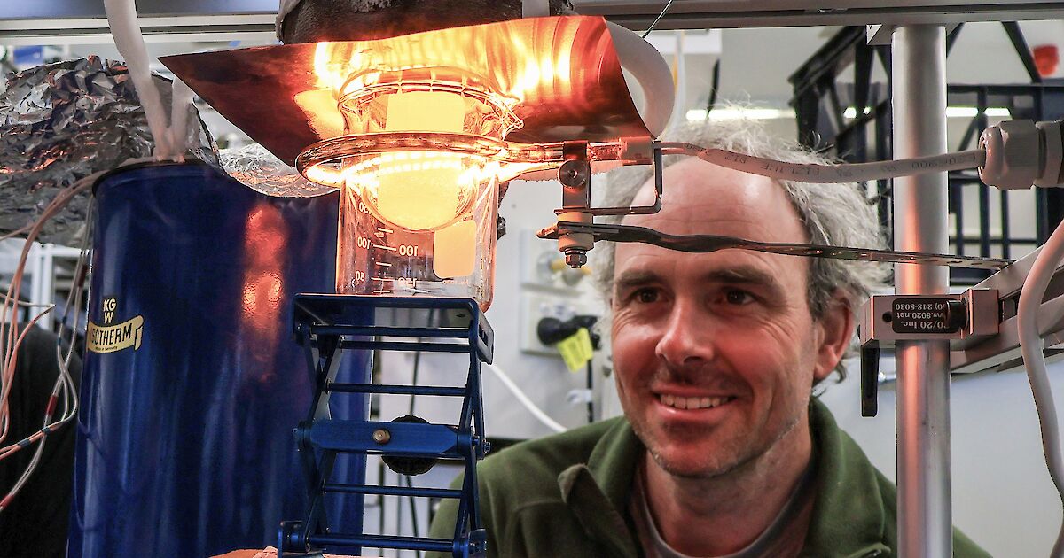 Cientistas analisam ar milenar em testemunhos de gelo da Antártida para desvendar mistérios do clima