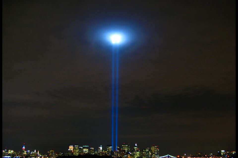 Tribute in Light ilumina el cielo de Nueva York en memoria de las víctimas del 11 de septiembre