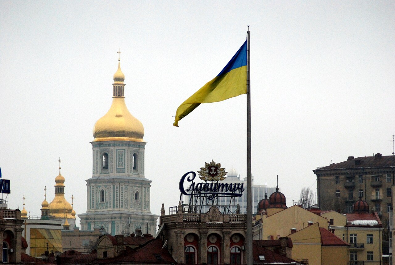 Sexto dia seguido de ataques contra Kyiv deixa pelo menos 12 mortos