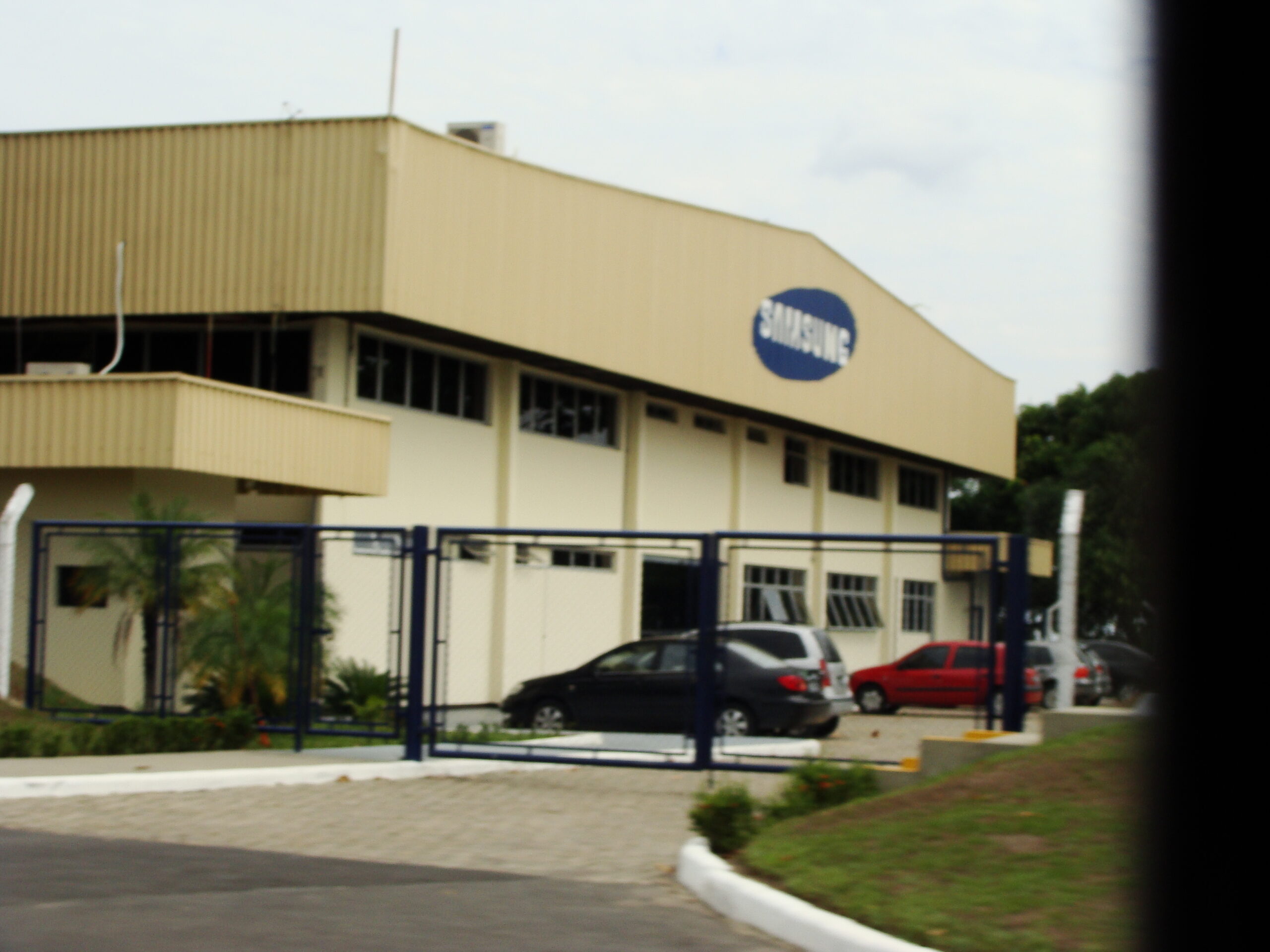 Indústria brasileira registra contração mais intensa em 40 meses, aponta PMI