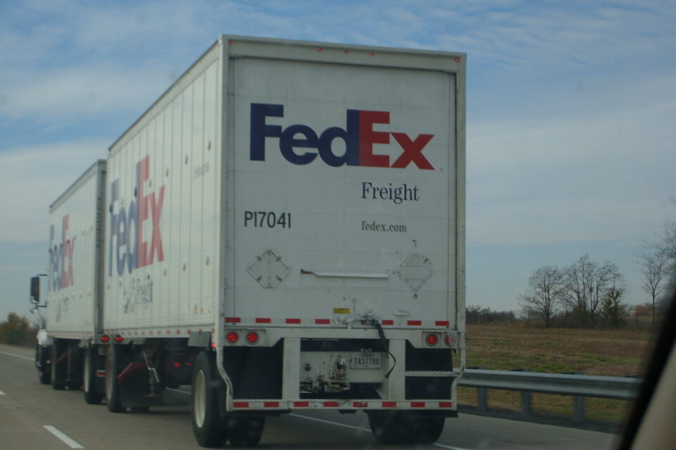 Caminhão de transporte de cargas da FedEx