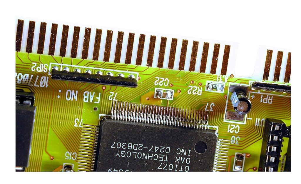 Detalle de un circuito electrónico utilizado para ilustrar IA y ciberseguridad